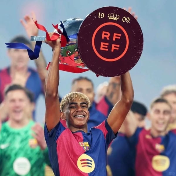 ảnh lamine yamal ngầu (22)