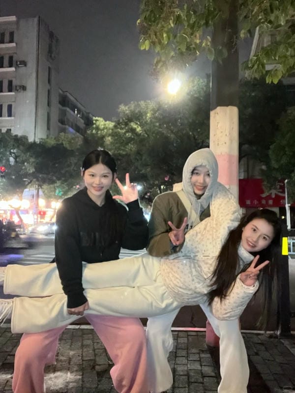 avatar nhóm 3 người vô tri (9)