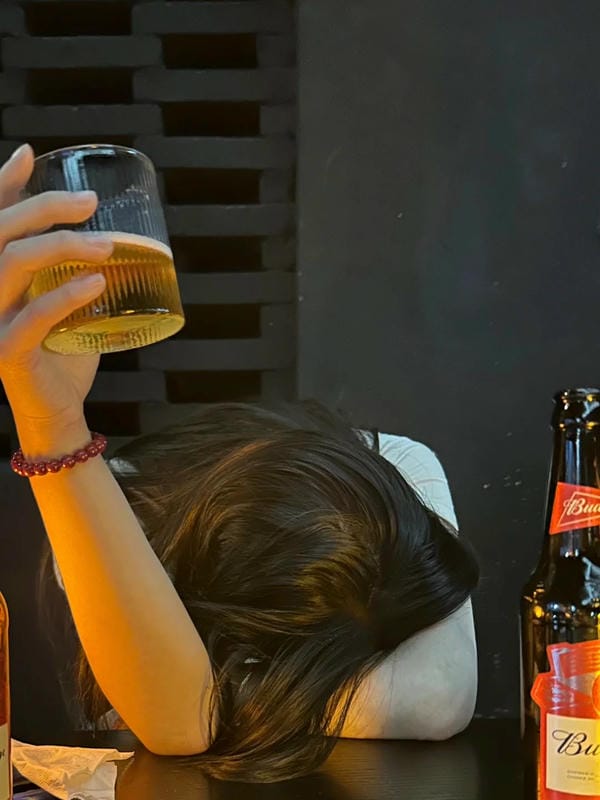 buồn ảnh bia rượu tự chụp (1)
