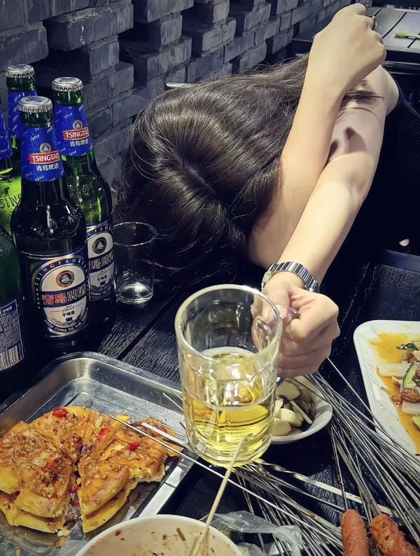 buồn ảnh bia rượu tự chụp (3)