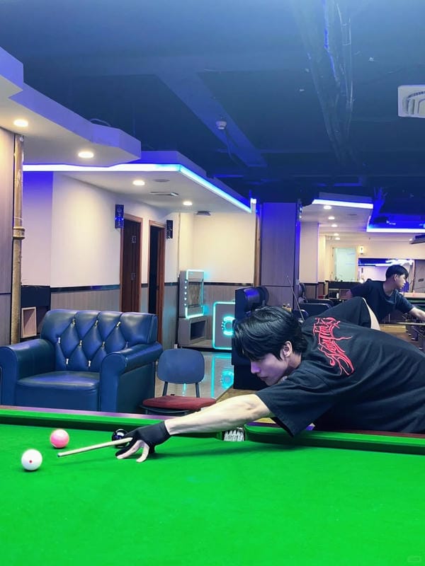 chụp ảnh bida ngầu nam