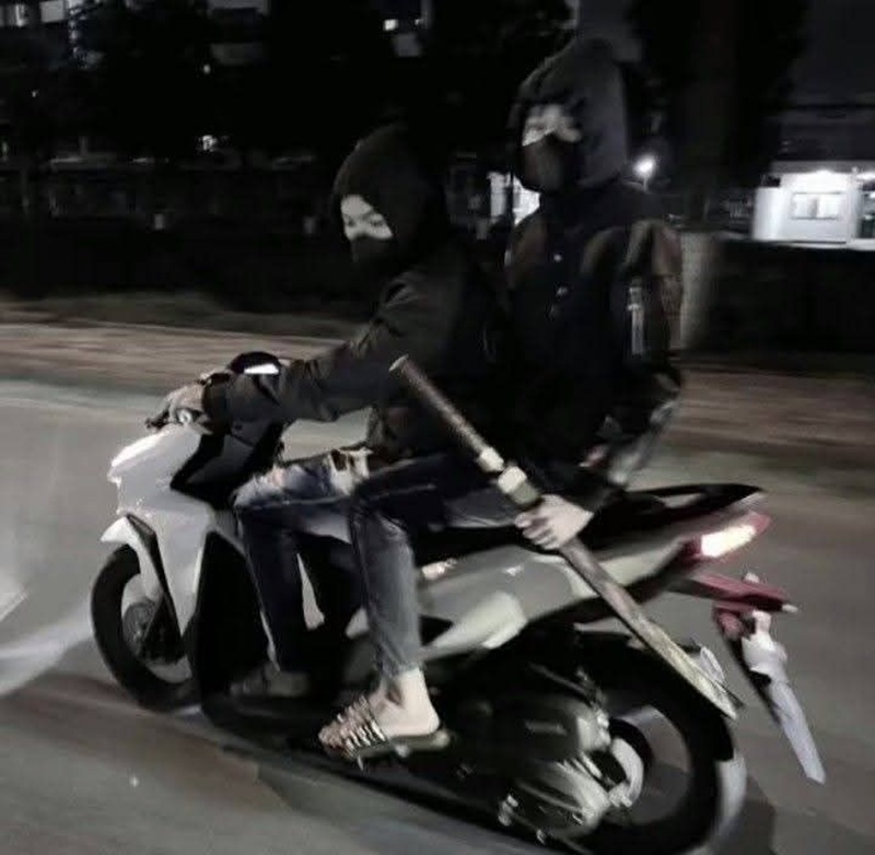 Ảnh boy phố cầm phóng