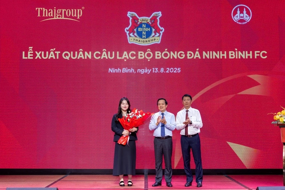 Ái nữ SN 2001 nhà bầu Thụy: Từng được Tổng thống Mỹ trao bằng khen, làm Tổng Giám đốc công ty vũ trụ, Chủ tịch CLB trẻ nhất tại V-League - ảnh 3