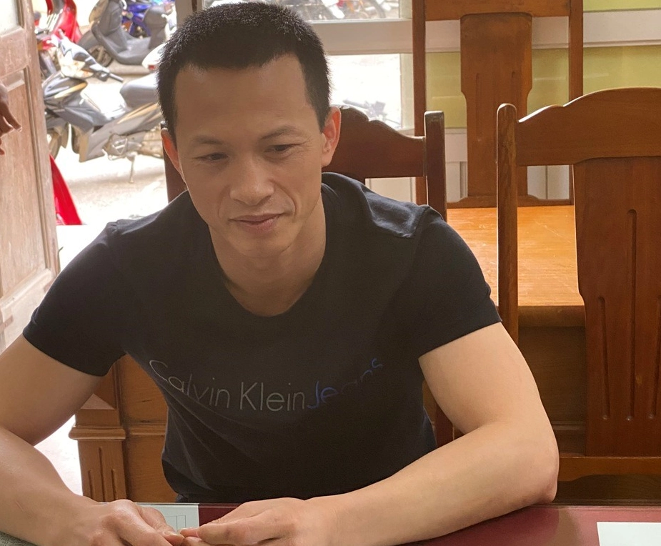 Bùi Quốc Đạt (Đạt Ma), trùm giang hồ chuyên bảo kê đấu thầu và liên quan đến các hoạt động lô đề, bị Công an TP Thanh Hóa bắt giữ.