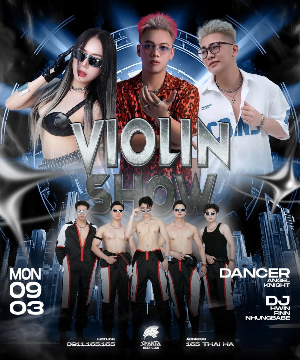 Ca sĩ Diễm Thùy trên sân khấu