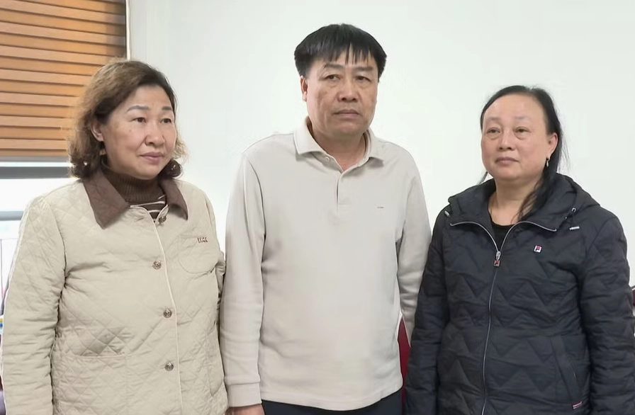 Các bị can Vũ Thị Hường, Nguyễn Xuân Biên và Lê Thị Ban (từ phải qua).