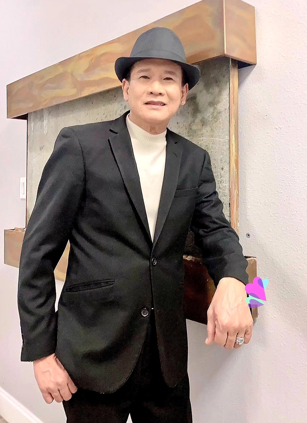 Chân dung ca sĩ Tuấn Vũ