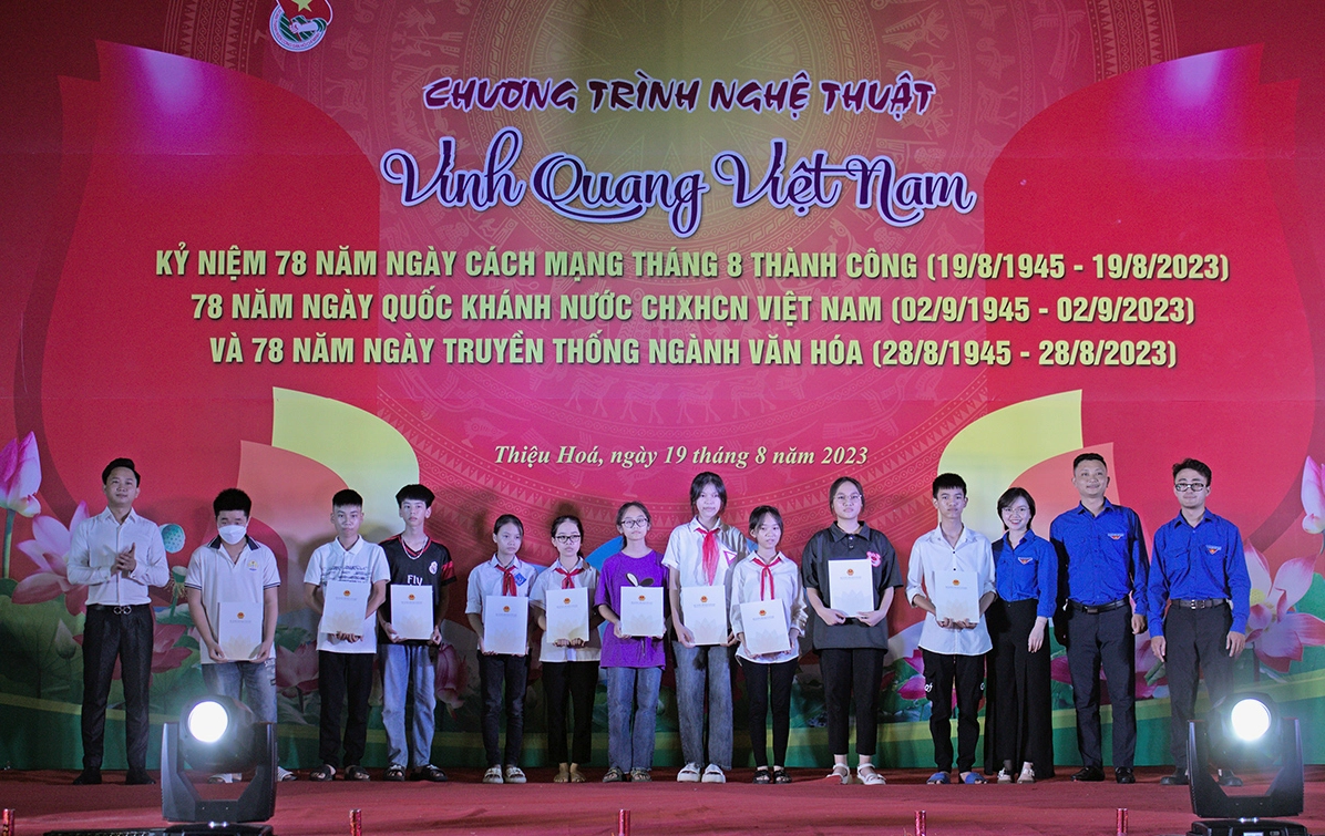 Chương trình nghệ thuật Vinh quang Việt Nam