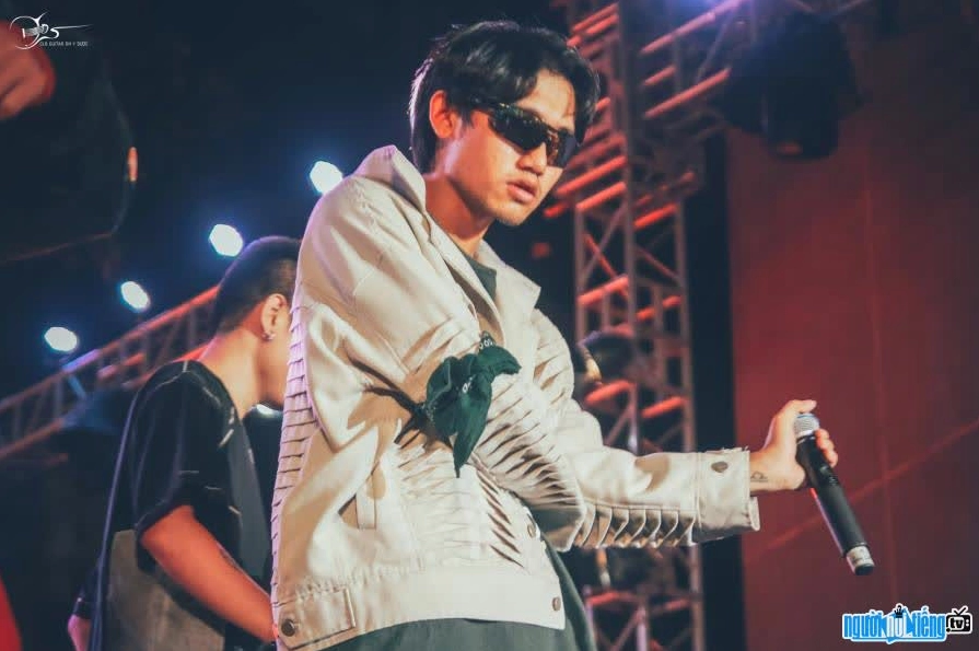 Con đường sự nghiệp âm nhạc của Tofutns