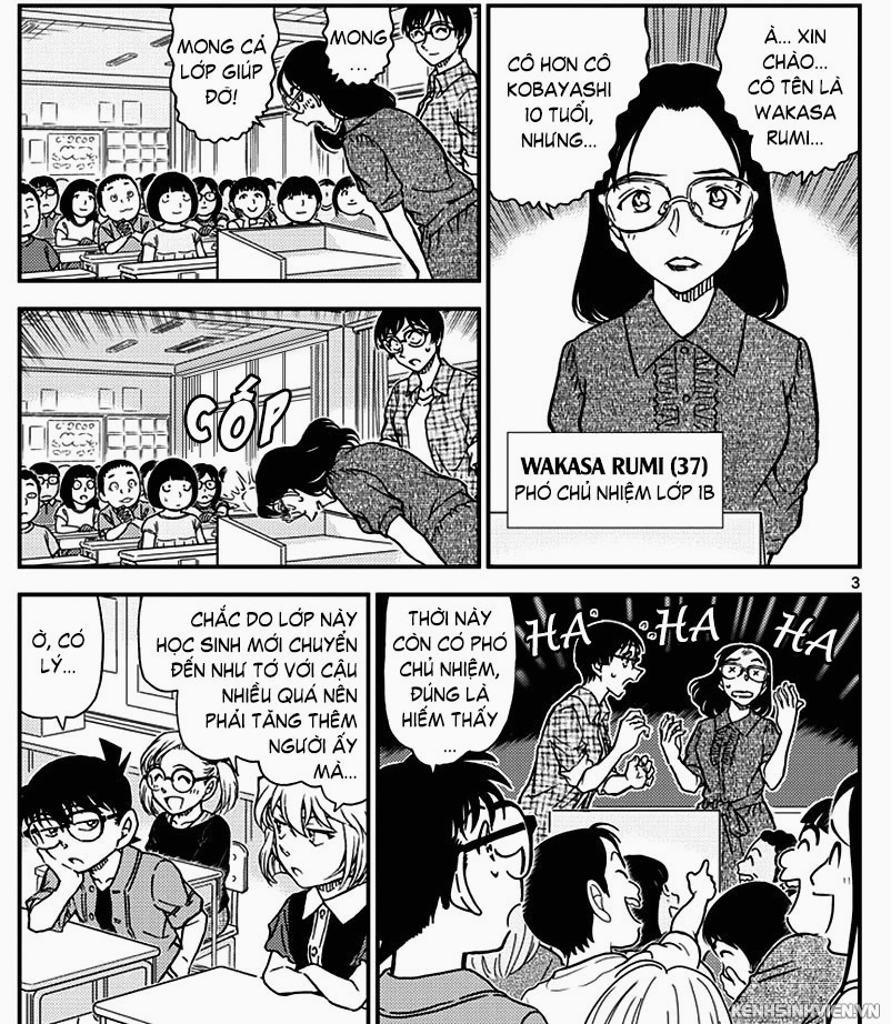 Conan quan sát Wakasa Rumi.