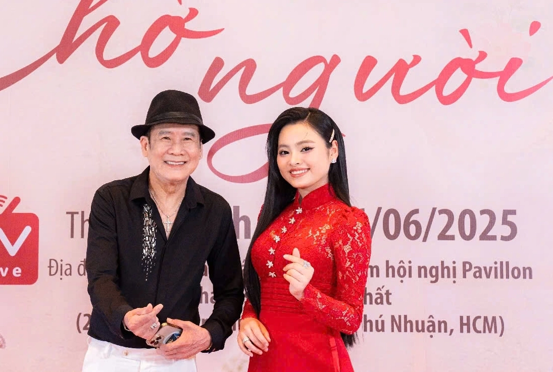 Danh ca Tuấn Vũ hát ở tuổi U70