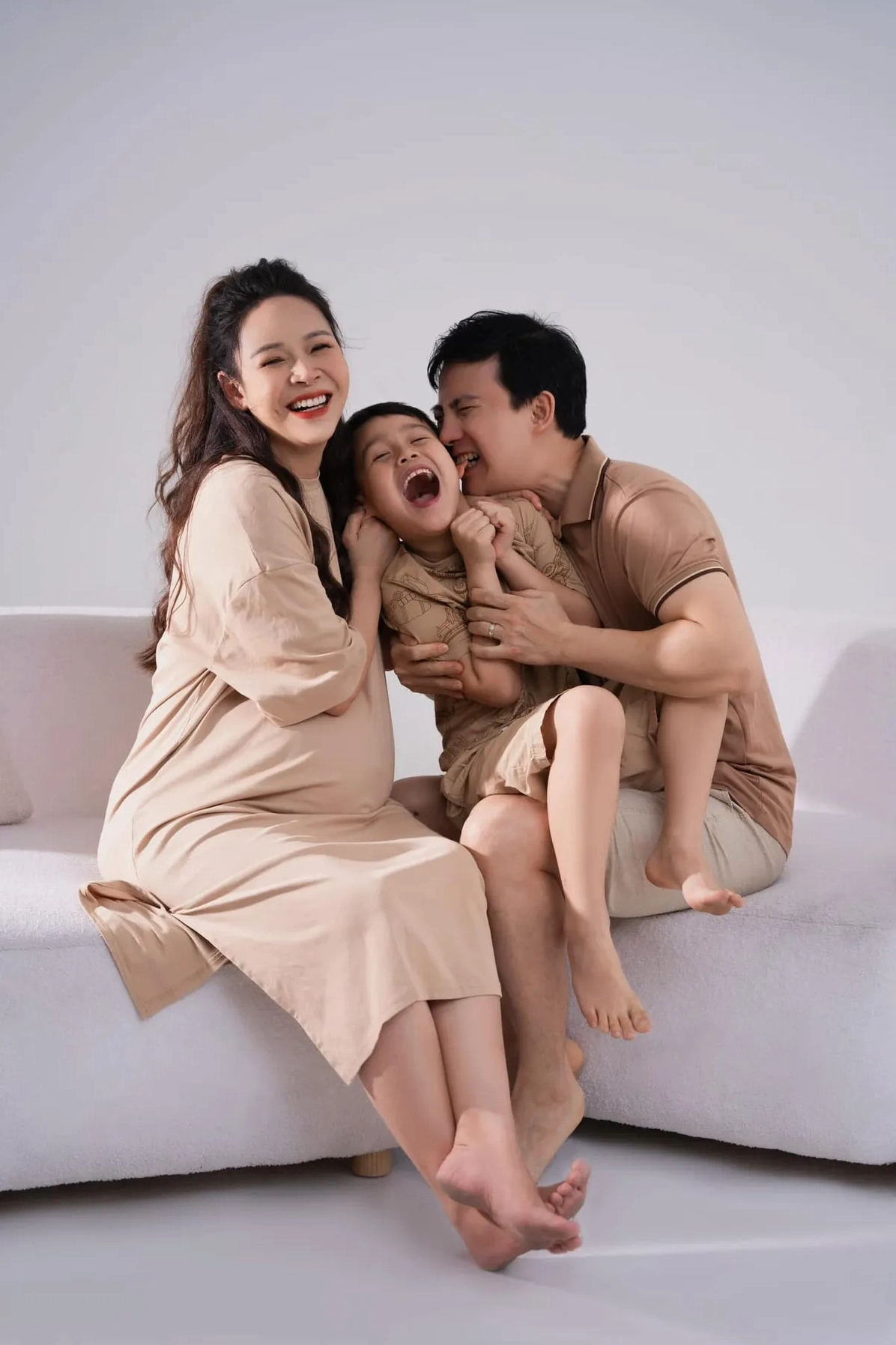 Diễm Hương - Hồng Quang hạnh phúc đón con thứ hai