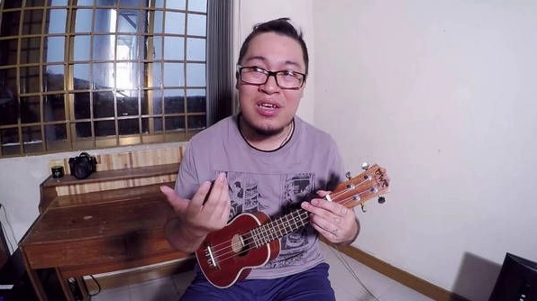 hien-rau-la-ai-giai-ma-chan-dung-guitarist-youtuber-dinh-dam_368