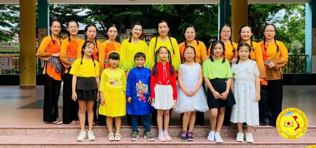 Học sinh tìm hiểu về nữ anh hùng Lê Thị Hồng Gấm