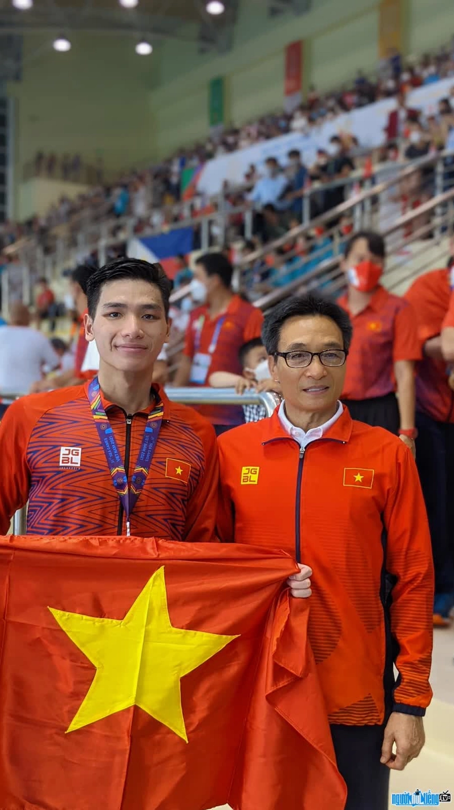 Kim Sơn chụp ảnh cùng Phó thủ tướng Vũ Đức Đam