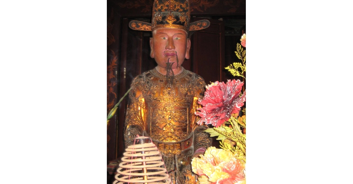 le-ngoa-trieu-la-ai-giai-ma-bi-an-bao-chua-gay-tranh-cai-nha_502