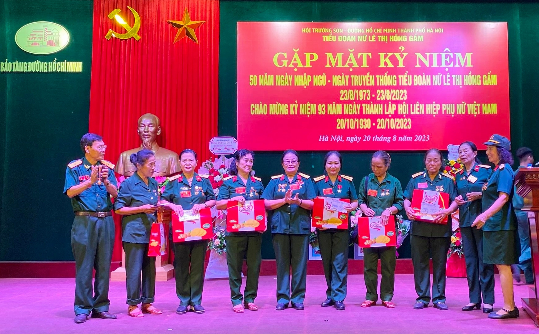 Lê Thị Hồng Gấm là ai?