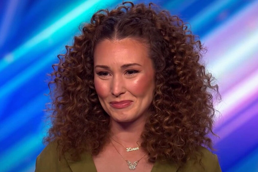 Loren Allred trên sân khấu America's Got Talent, thể hiện tài năng.