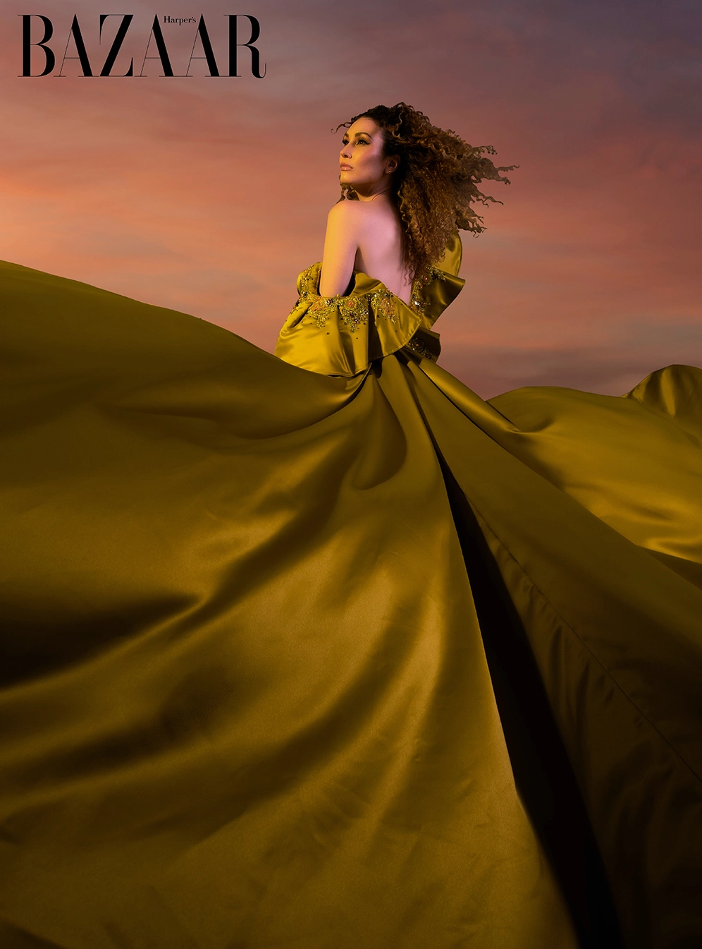 Loren Allred trong một buổi chụp ảnh nghệ thuật, giọng ca của Never Enough.