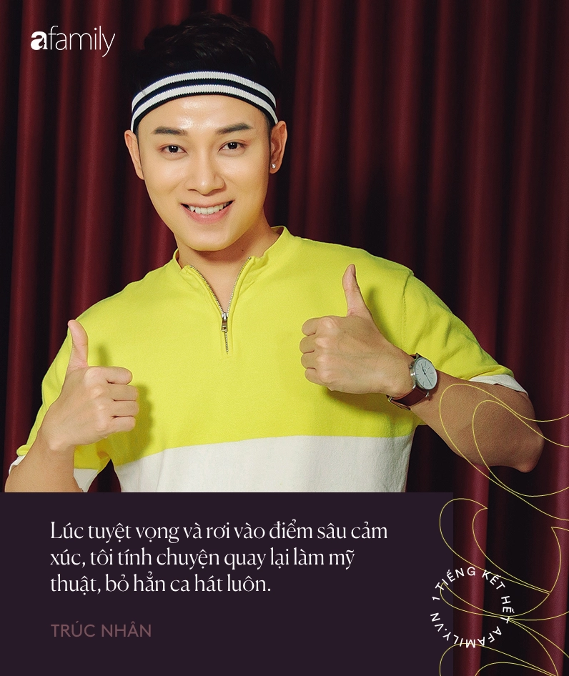 Mẹ Trúc Nhân cùng Trương Thảo Nhi và các MC trong không gian bếp ấm cúng.