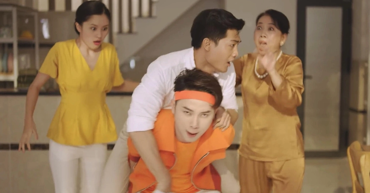 me-truc-nhan-la-ai-he-lo-chan-dung-nguoi-phu-nu-day-quyen-ru_287