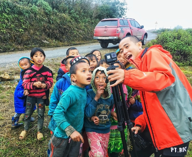 Nếm TV, Vlogger Tùng Nếm có cả chữ S của Việt Nam trong đầu 5