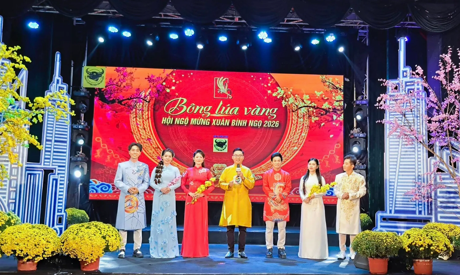 Nghệ sĩ giao lưu trong chương trình Bông Lúa Vàng