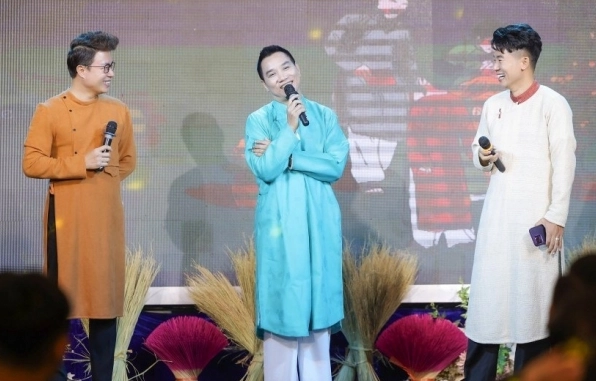 ngo-ba-luc-la-ai-chan-dung-da-tai-cua-nha-bao-ca-si-gan-bo-v_363