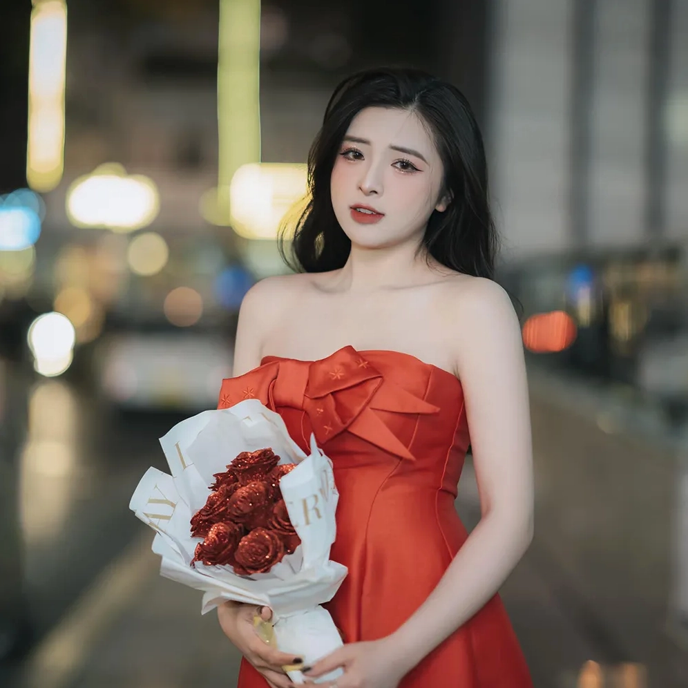 Nữ Ca sĩ Mochiii 2025