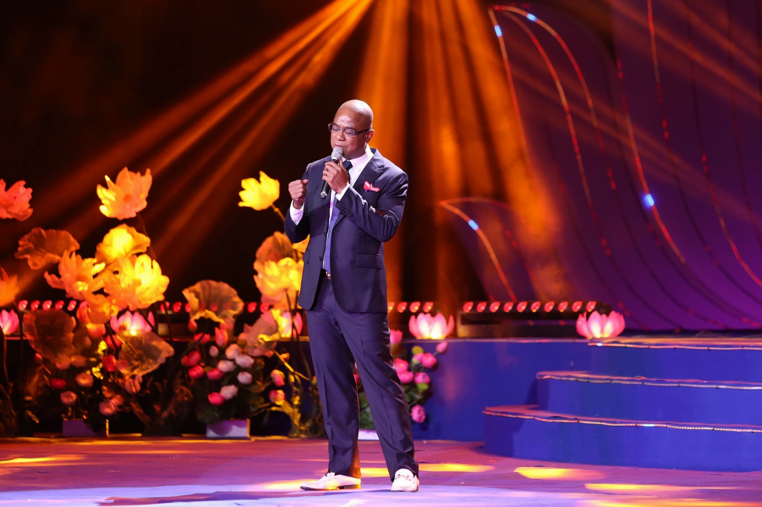 Sự thật chuyện ca sĩ Randy tìm thấy mẹ ruột, được tặng 30 cây vàng