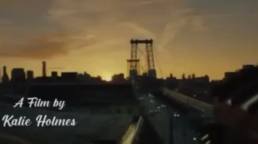 Suri hát ca khúc 'Blue moon' trong phim 'Alone Together'