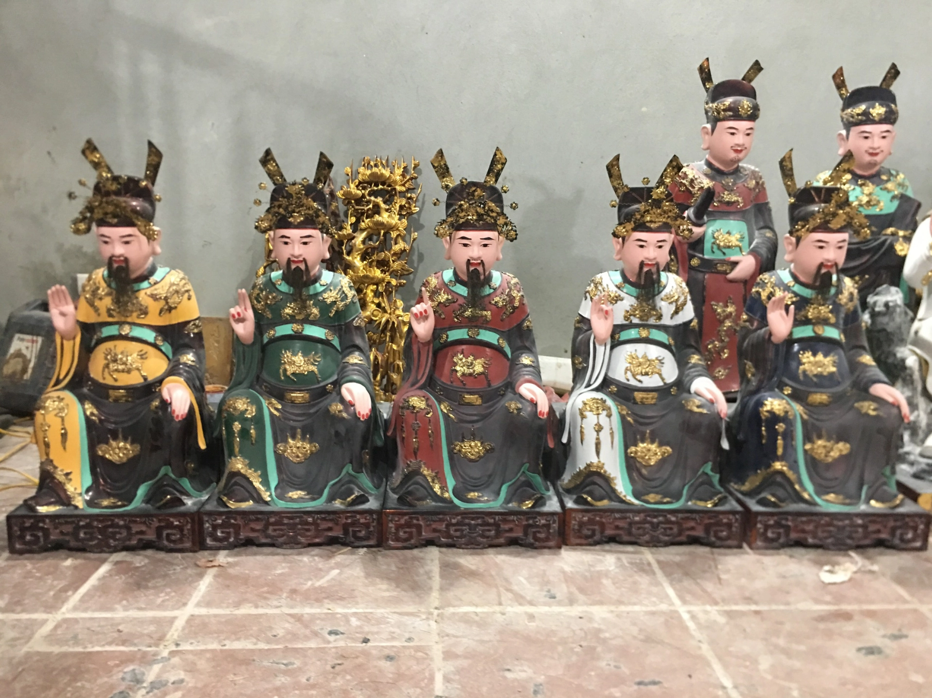 Thờ tượng Ngũ Vị Tôn Quan mang lại may mắn và an lành