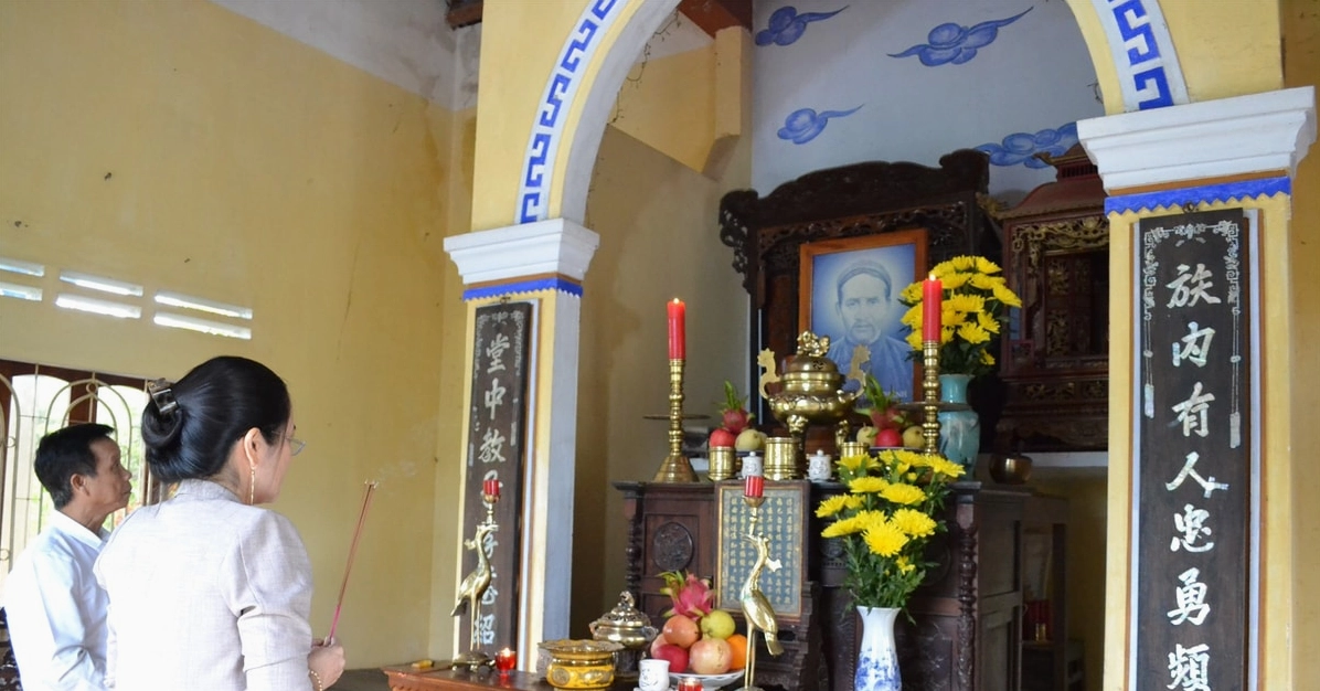 tieu-la-la-ai-he-lo-chan-dung-nha-chi-si-yeu-nuoc-loi-lac_848