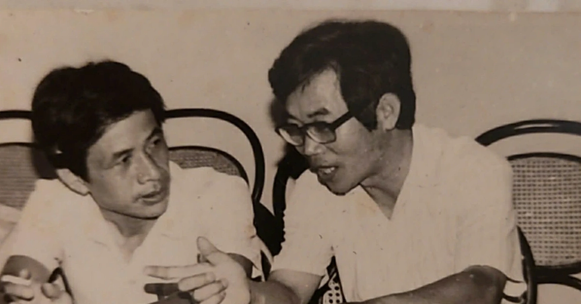 to-ha-la-ai-kham-pha-chan-dung-nha-tho-voi-nhung-van-tho-ung_681