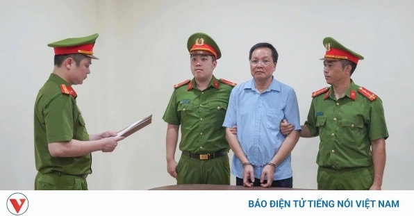 truong-khoi-linh-la-ai-giai-ma-muon-du-binh-bi-an-trong-dao-_211