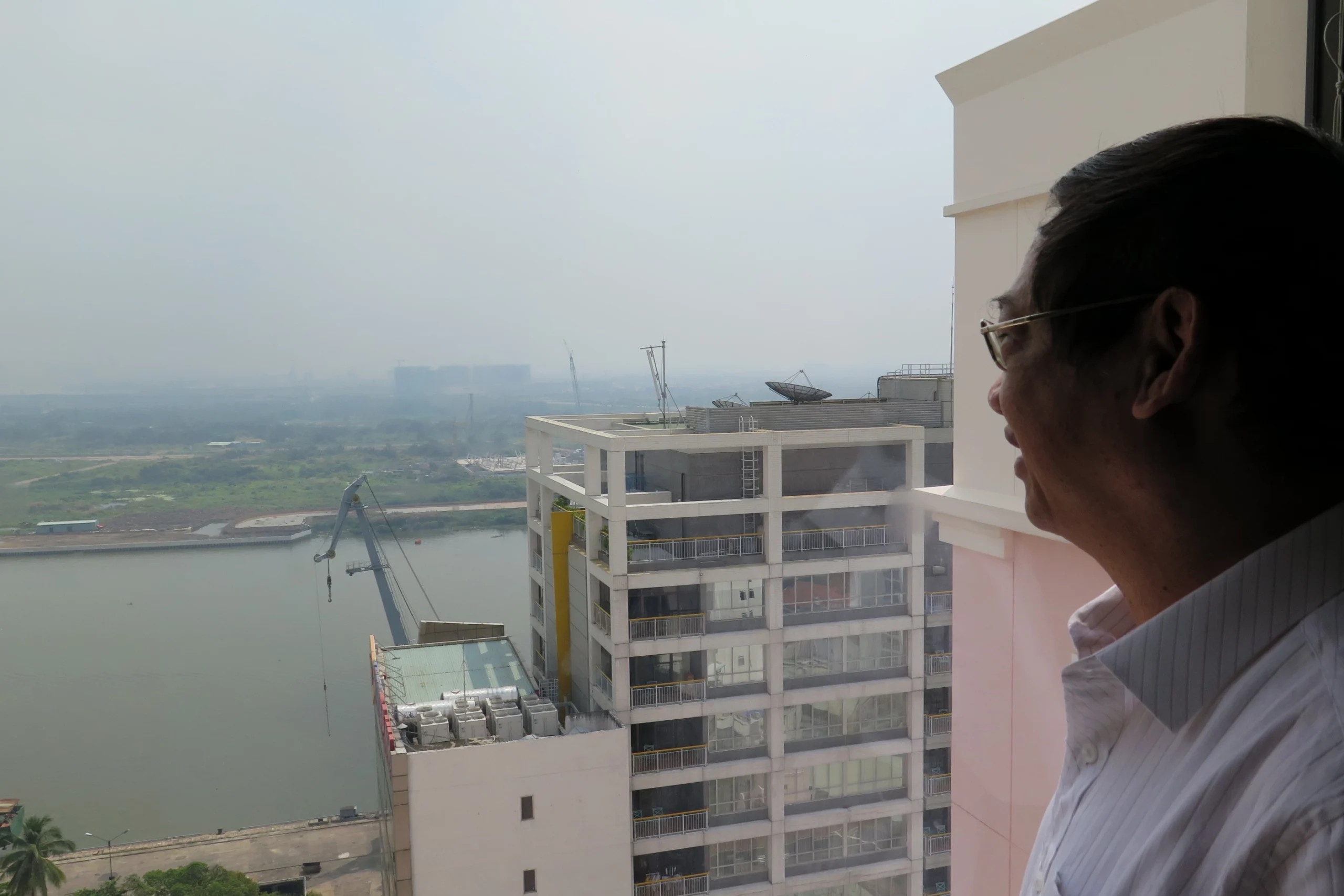 Văn phòng làm việc của ông Thìn nằm ở vị trí trung tâm quận 1, sát sông Sài Gòn