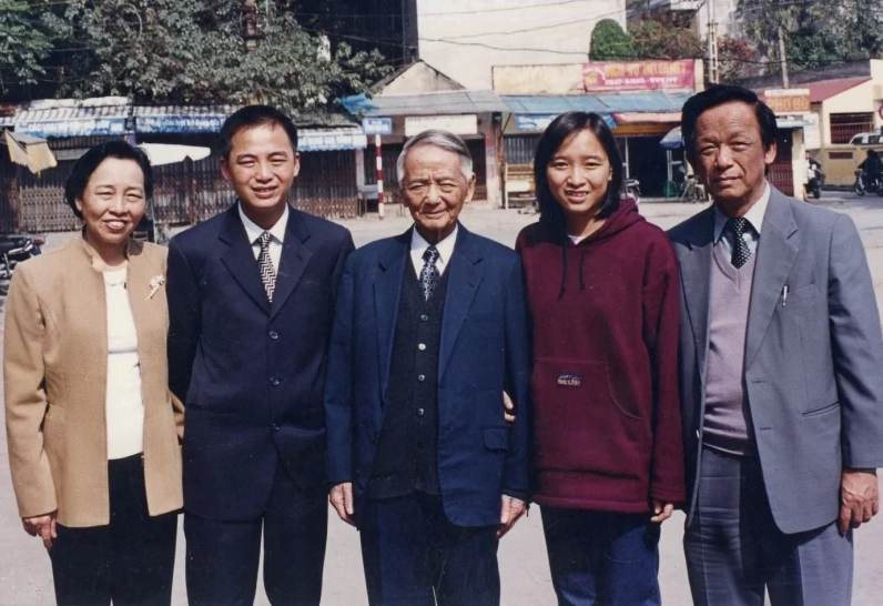 vo-bac-si-nguyen-lan-hieu-la-ai-kham-pha-cuoc-song-va-hau-ph_308