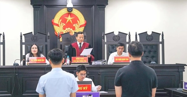 vo-cua-tien-si-le-tham-duong-la-ai-kham-pha-su-that-sau-buc-_343